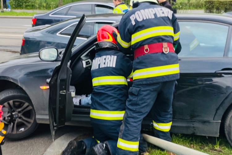 Accident grav pe strada Plopilor! Un șofer a suferit leziuni la coloana - FOTO