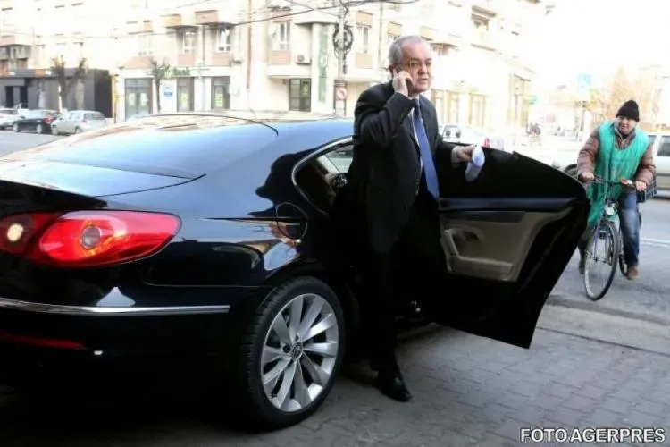 Emil Boc către șoferi: Desființăm treptat parcări și garaje, pentru că pietonii au prioritate, nu mașinile