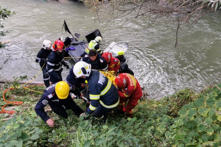 Accident teribil în judeţul Bistriţa-Năsăud! O mașină a căzut în râul Bistrița 