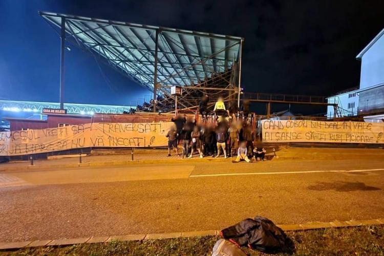 Galeria U Cluj a afișat bannere provocatoare pe stadionul CFR Cluj - FOTO
