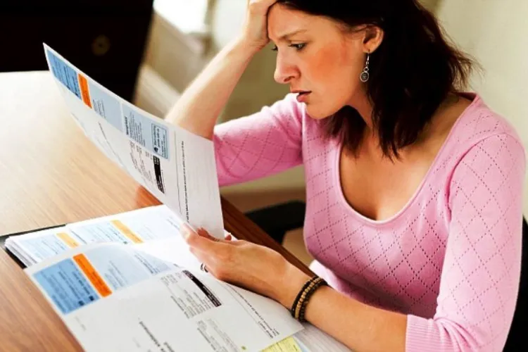 Numărul românilor care fac reclamații din cauza facturilor prea mari la curent, a crescut. ANPC face controale