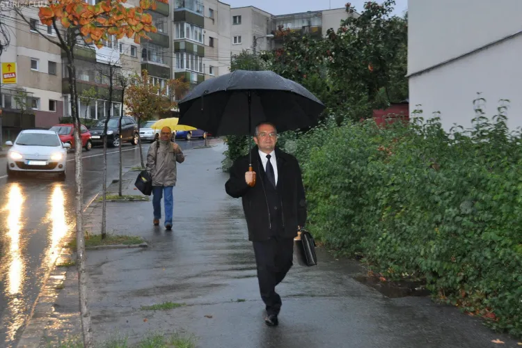 Primarul Emil Boc îi provoacă pe clujeni să renunțe la mașină o lună. Edilul va renunța la mașină