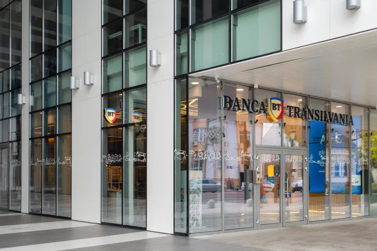 Banca Transilvania are 50 de Agenții Dialog, unde clienții pot obține informații și sfaturi