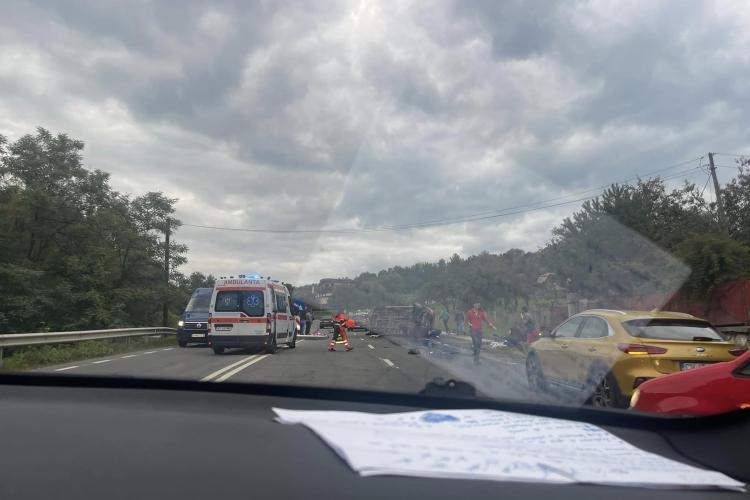 Mașină răsturnată pe Dealul Feleacului. Două persoane au fost rănite - FOTO