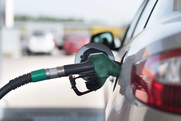Continuă să scadă prețul carburanților: Prețul benzinei și al motorinei în Cluj-Napoca, astăzi, 27 septembrie 2022