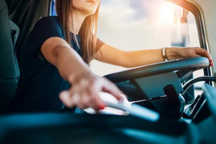 Două românce, şoferiţe de TIR, au ajuns în arest în Spania, după ce au fost prinse la furat. Furau marfa și o vindeau în România