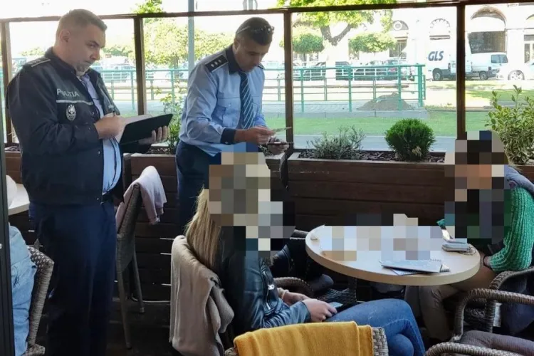 Zeci de elevi, prinși de polițiștii clujeni în timp ce chiuleau de la ore. Localurile din Cluj, luate la rând de autorități, în căutarea chiulangiilor