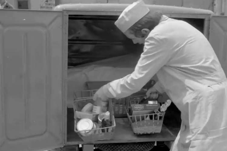 Clujenii comandau alimente și băuturi la domiciliu în 1972! ”Curierul de acum 50 de ani arăta ca un ofițer KGB” - VIDEO