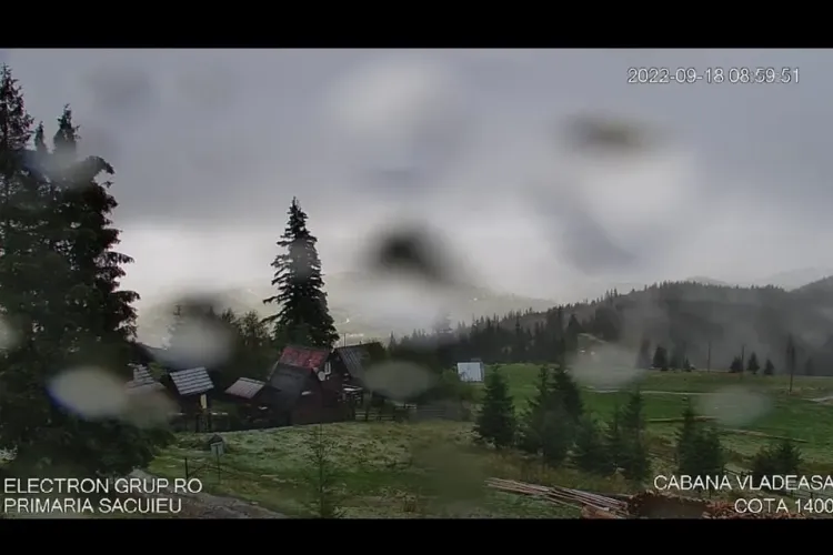 Imagini cu prima ninsoare de pe vârful Vlădeasa: ”Frumos... dar mult prea devreme!” - FOTO