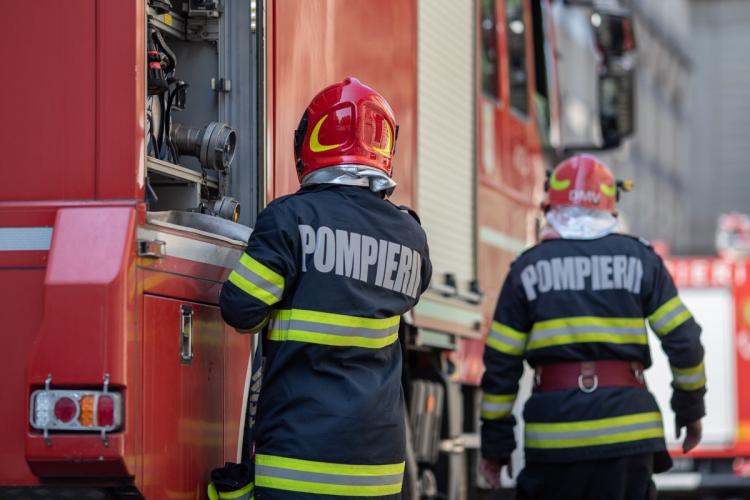 Incendiu în parcul industrial Tetarom din Cluj Napoca. Doi bărbați au ajuns la spital cu arsuri!