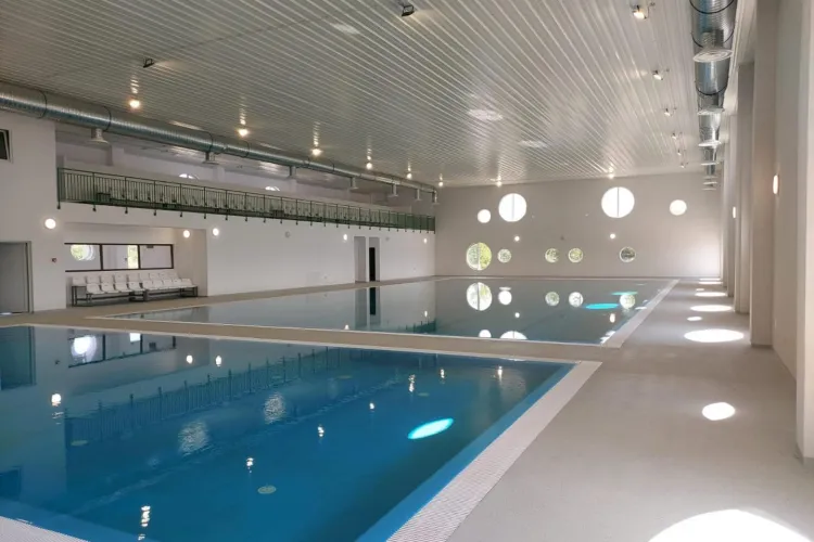 Bihorul se dezvoltă! Bazin de înot inaugurat de Bolojan la Salonta - FOTO