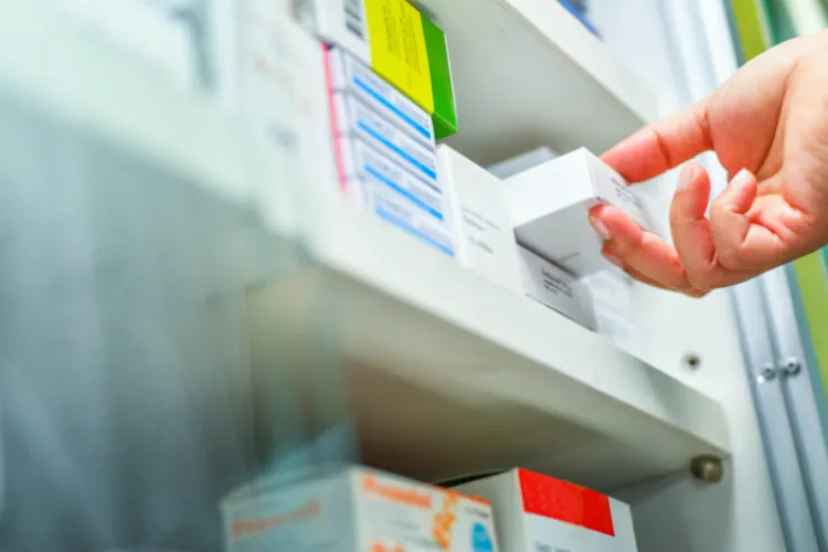 Criză de medicamente! Spitalele și farmaciile rămân fără medicamente. Ministrul Rafila: Lucrurile se pot acutiza  