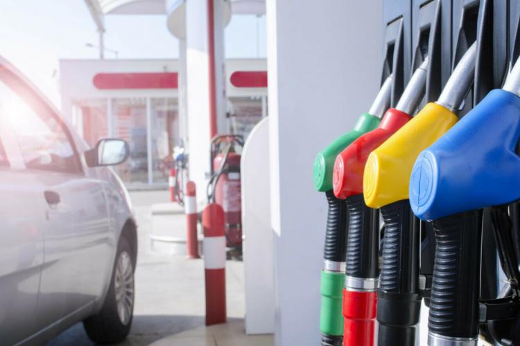 Carburanţii continuă să se ieftinească! Prețul benzinei și al motorinei în Cluj-Napoca, astăzi, 22 septembrie 2022