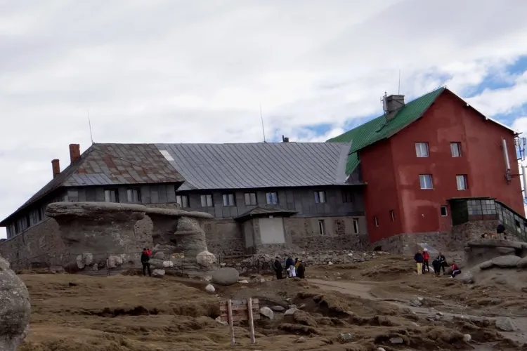 Se vinde cabana Babele! Prețul este exorbitant - FOTO