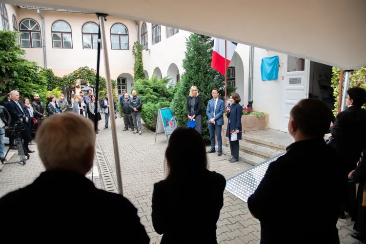 Mediateca Institutului Francez se numește Ioana Costaș