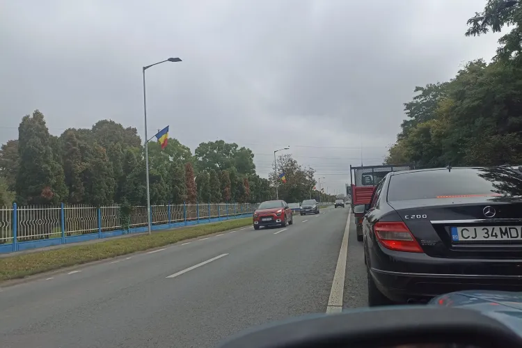 Accident la Brico Depot, pe sensul Florești Cluj-Napoca. Traficul este infernal - FOTO