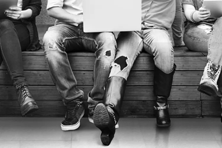 Proiect de lege: Amenzi de până la 500 de lei pentru minorii care fumează în locuri publice