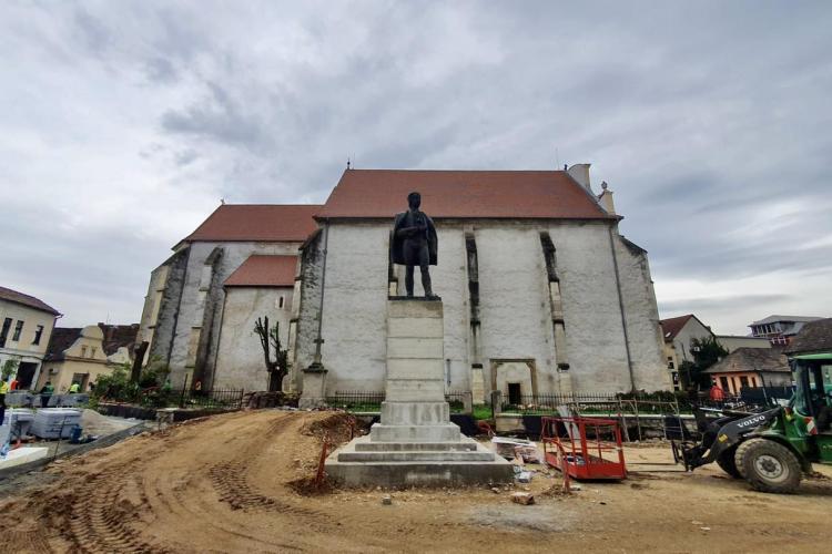 Primăria Turda a mutat statuia lui Avram Iancu câțiva metri: ”Avram Iancu și-a găsit locul binemeritat!” - FOTO