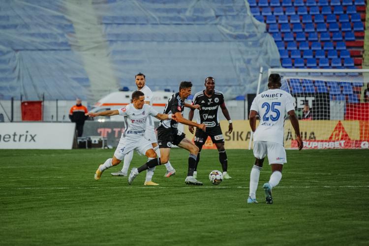 FC Botoșani - Universitatea Cluj, 1-1: „U” Cluj nu a mai pierdut de 5 etape! Neagoe i-a oferit arbitrului de rezervă ochelarii săi