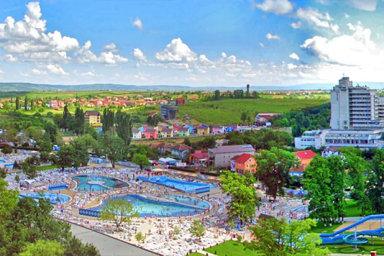 FOTO - Ce au descoperit inspectorii la un hotel, unde o turistă s-a plâns că a fost ciupită de ploșnițe: „A ridicat salteaua, colcăiau”