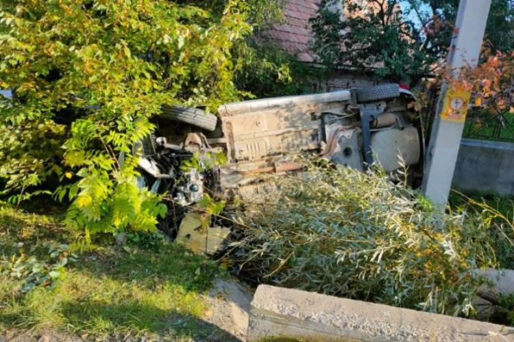 Accident în localitatea Moldovenești, Cluj. Un bărbat de 70 de ani și două femei au avut nevoie de îngrijire medicală