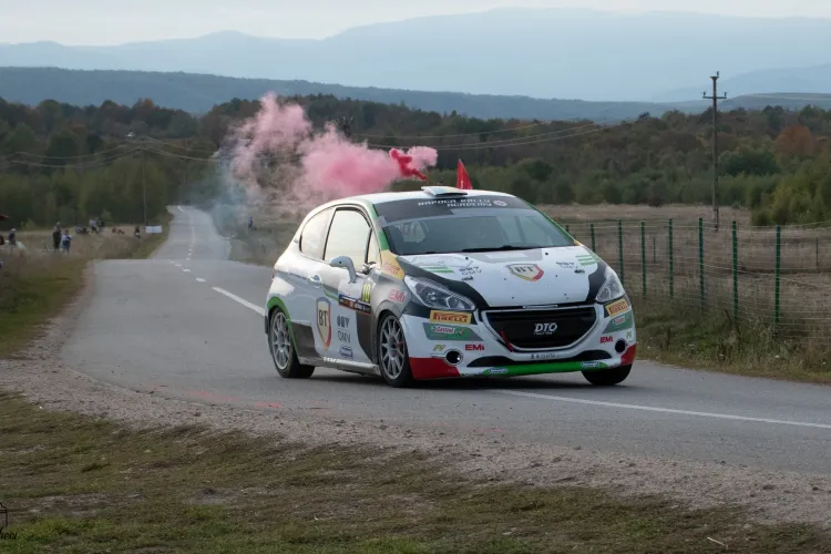 FOTO - Trei accidente în 30 de minute la Raliul Clujului: O persoană a fost transportată la spital 