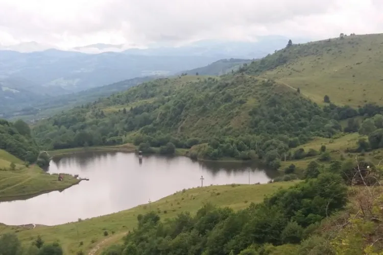 Cota apei în lacul de la Roșia Montană a scăzut cu 80 de cm. Barajul fisurat este făcut pe o veche structură romană