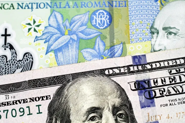 Dolarul a scăzut astăzi sub pragul de 5 lei pe unitate 