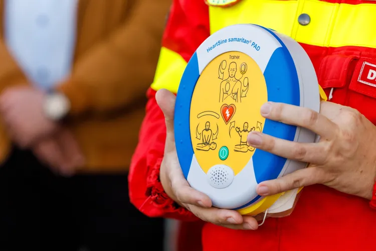 În Cluj-Napoca au fost montate 5 defibrilatoare în spații publice. Cum se folosesc și unde sunt amplasate - FOTO