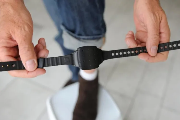 Poliția a pus deja în aplicare sistemul informatic de monitorizare electronică prin folosirea brățării electronice de supraveghere