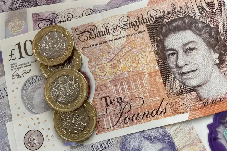 Lira sterlină continuă să se prăbușească: Problemele de pe piața britanică, propagate la nivel mondial
