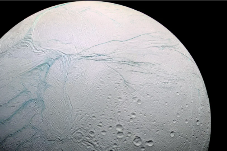Ar putea fi locuibilă luna lui Saturn, Enceladus? Ce au descoperit oamenii de ştiinţă