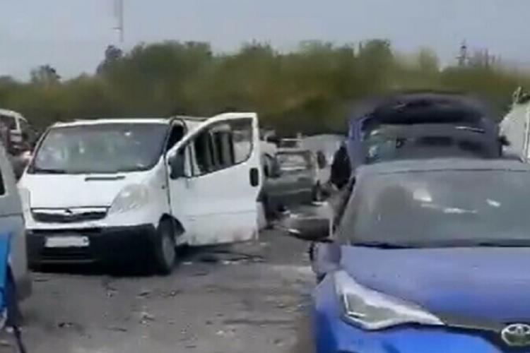 O rachetă rusească a lovit un convoi de mașini cu civili ucraineni. 23 de oameni au murit - VIDEO