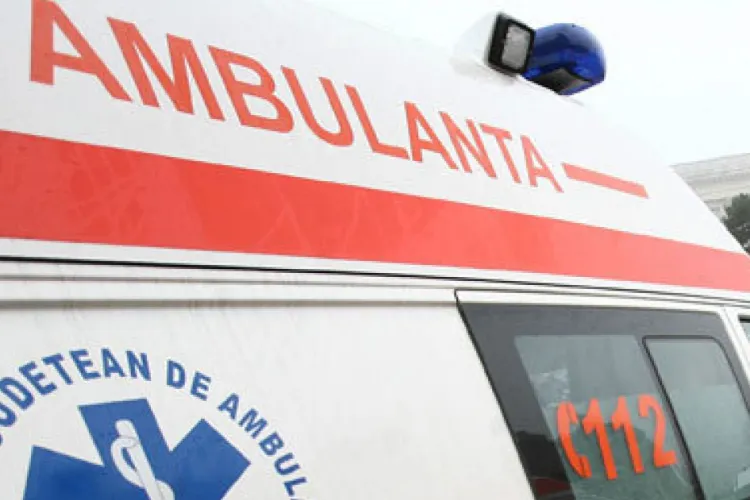 Un copil de 4 anișori, lăsat nesupravegheat, a fost lovit de o maşină în timp ce încerca să traverseze prin loc nepermis