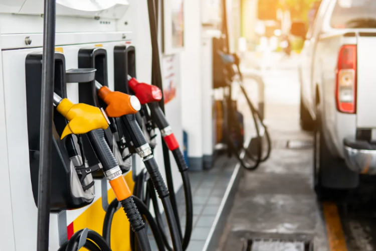 Prețul carburanților în Cluj-Napoca, astăzi, 7 octombrie 2022: Motorina începe să se scumpească