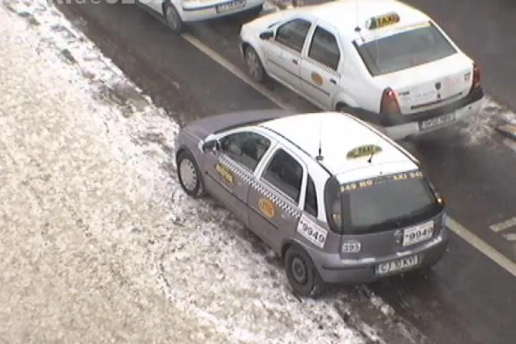 Taximetristii clujeni parcheaza pe unde ii taie capul - Galerie FOTO - Imagini camerele de supraveghere ale primariei