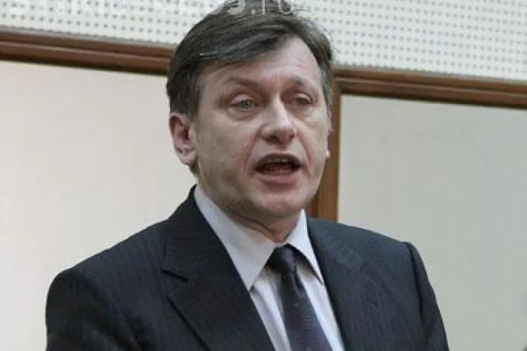 Crin Antonescu: PNL va avea dezertori indiferent cine va castiga alegerile din partid