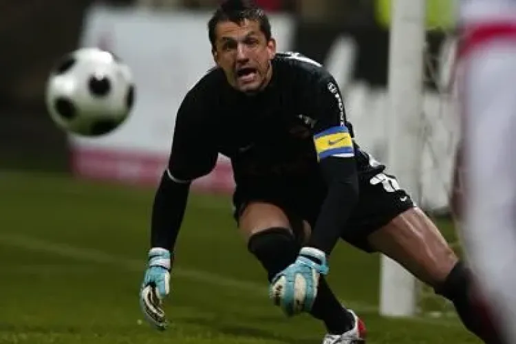 Oficialii dinamovisti il scot "tap ispasitor" pentru egalul cu CFR Cluj pe portarul Emilian Dolha