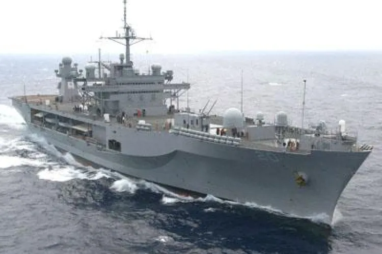 Un vas militar s-a scufundat cu 104 persoane la bord