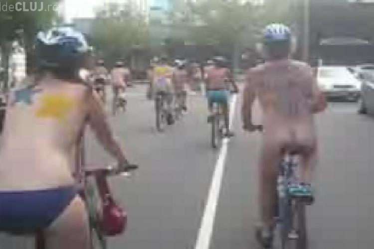 VIDEO - Protest Inedit. O suta de biciclisti din Australia au protestat dezbracati fara de incalcirea globala