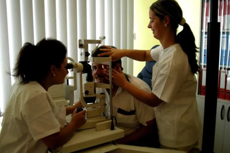 Tineri prinsi in timp ce vindeau aparate medicale furate, in valoare de 2.900 de euro