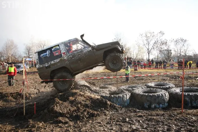 Monstrii 4X4 se vor intrece intr-o cursa off-road, in acest weekend, la Polus Center - VIDEO
