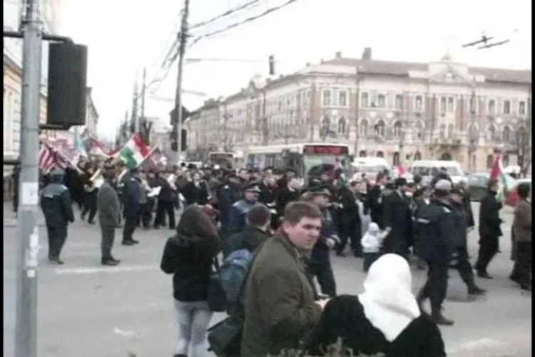 Ministrul Sanatatii Attila Cseke a marsaluit alaturi de sute de oameni la Cluj de ziua maghiarilor de pretutindeni- VIDEO