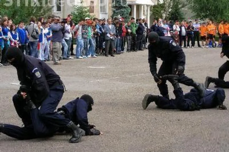 Jandarmii clujeni si-au sarbatorit ziua cu demonstratii de forta - VIDEO