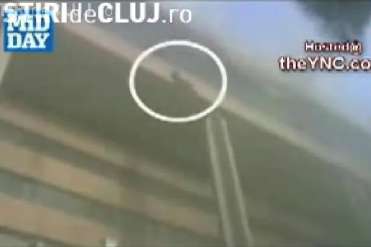 VIDEO - 9 persoane au murit pe loc, dupa ce au sarit de la etajele unui Mall din India, care a luat foc  - Imagini socante