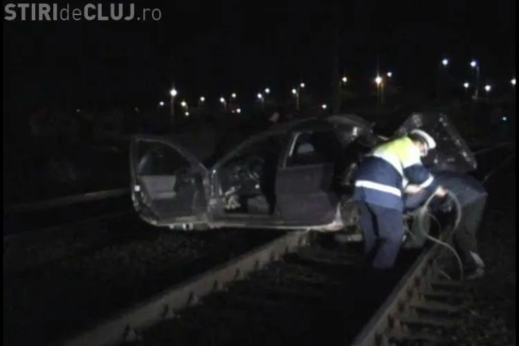 O masina a fost spulberata de un tren intr-un accident la podul de la IRA din Cluj-Napoca- VIDEO