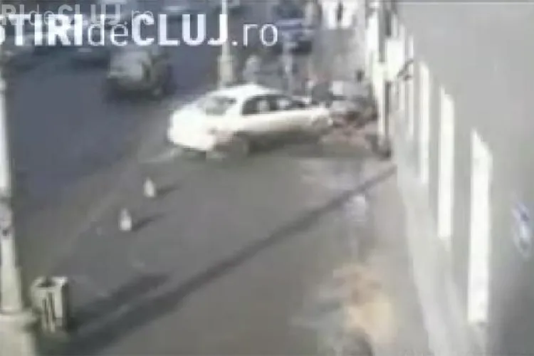 Spulberati pe trotuar de o masina scapata de sub control - VIDEO - Imagini socante