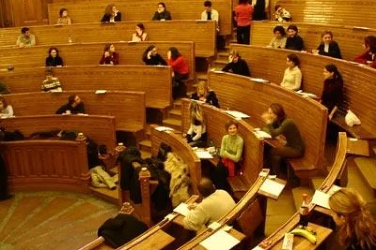 Britanicii nu mai au loc la facultate din cauza tinerilor din Romania, Lituania si Letonia