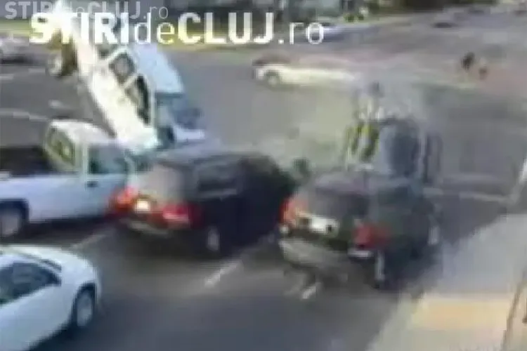 Accident spectaculos! Cinci masini sunt facute praf din cauza unui sofer inconstient - VIDEO - Imagini socante