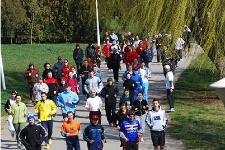 Runners Club Cluj organizeaza de la ora 10.00 prima alergare in grup, din istoria orasului, in jurul lacului de langa Iulius Mall